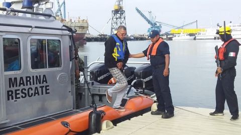 Siete personas son rescatadas por personal naval