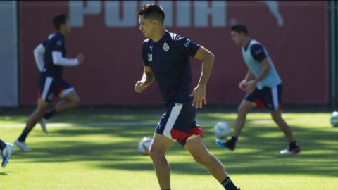 Jesús Molina no jugará con Chivas ante Boca Juniors