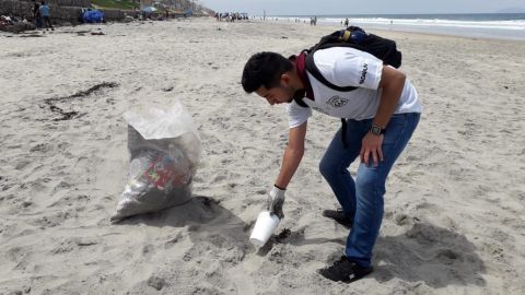 Limpian la costa en Tijuana