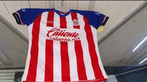 Piratas se adelantan a la venta de la "nueva" playera de Chivas