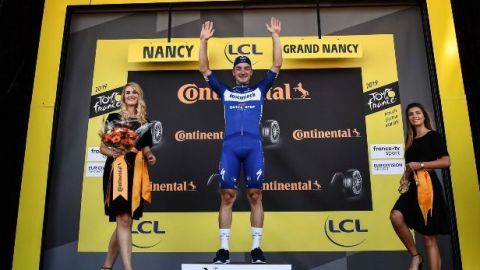 Elia Viviani gana la cuarta etapa del Tour de Francia