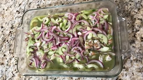 Estos son los riesgos de comer mariscos crudos en verano