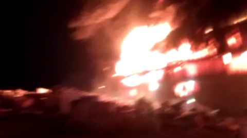 VIDEO: Incendio consumió recicladora