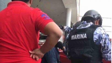 Dan prisión preventiva a hombre que clavó cuchillo en Veracruz