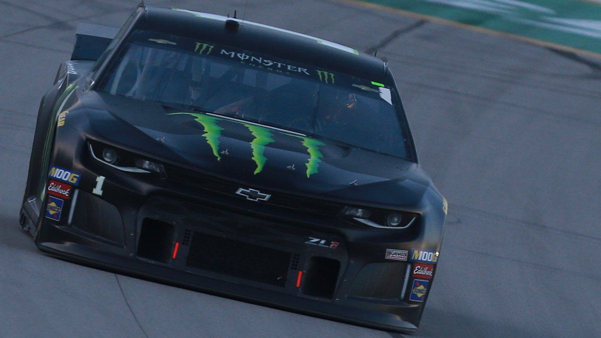 Kurt Busch vence a su hermano Kyle para ganar en Kentucky
