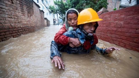 Suben a 59 muertos y 2,6 millones de afectados por lluvias en Nepal e India