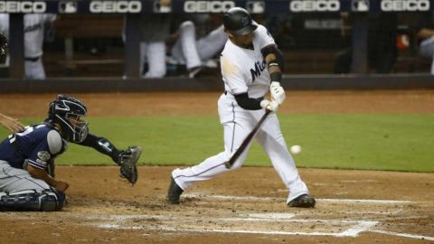 Homerun de Anderson ayuda a Marlins a vencer 12-7 a Padres