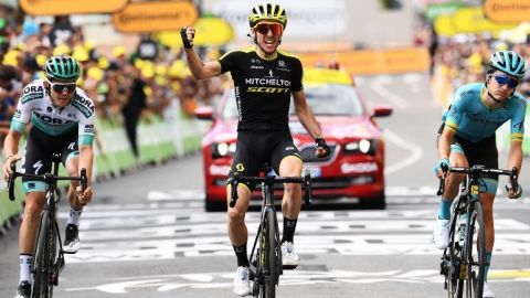 Simon Yates vence en la primera etapa en los Pirineos