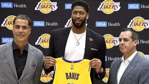 Anthony Davis desconoce si renovará contrato con los Lakers