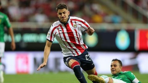 Hiram Mier busca darle solidez defensiva a Chivas junto a Alanís