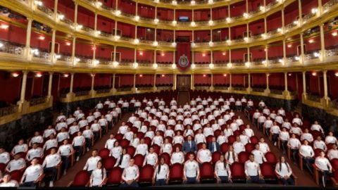 Chivas publica su foto oficial, tomada en el Teatro Degollado