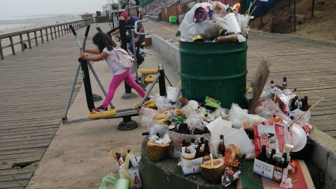 Visitantes dejan Playas de Tijuana atestadas de basura