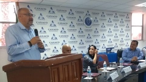 Entregan botones de alarma vecinal a comerciantes