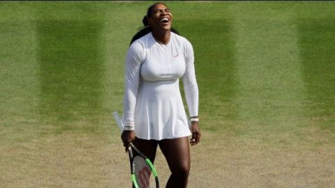 Serena Williams vence a sujetos que la retaron a un juego de tenis