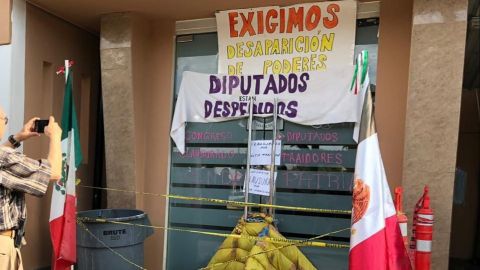 Manifestantes toman instalaciones del Congreso en Mexicali