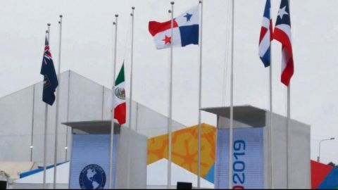La Bandera Mexicana ya ondea en Lima