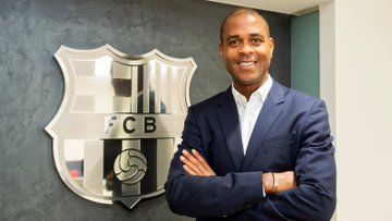 Patrick Kluivert es nuevo director de la cantera del Barcelona