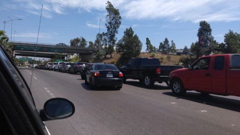 Largas filas para cruzar a Estados Unidos en Tijuana