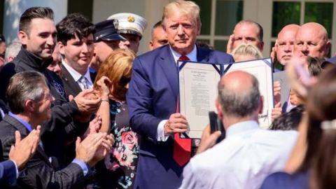 Trump firma ley para financiar los cuidados médicos de los "héroes" del 11-S