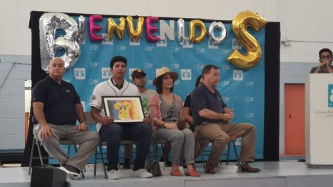 VIDEO: Andrés Muñóz y los Padres de San Diego visitaron el Club de Niños y Niñas