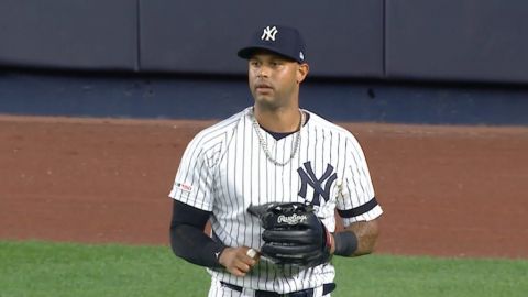 Hicks (codo) a la lista de lesionados de Yankees