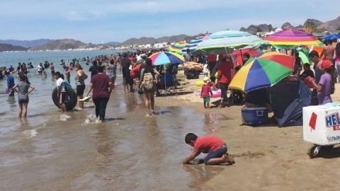 VIRAL: Pareja tiene relaciones en playa pública