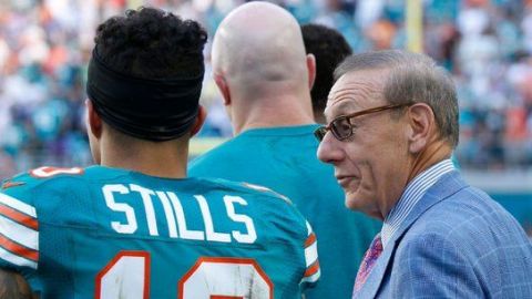 Kenny Stills critica al dueño de los Dolphins por apoyo a Trump