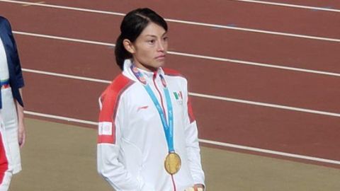 Laura Galván consigue oro en 5 mil metros