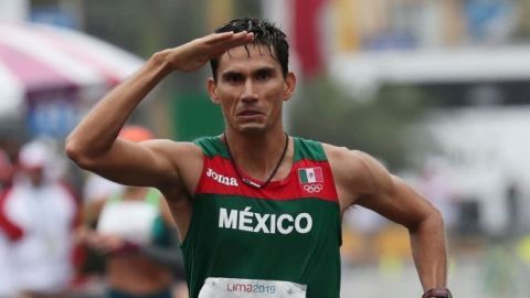 Horacio Nava gana plata en 50 kilómetros de marcha