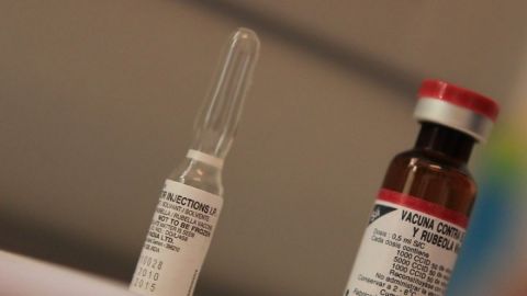 Advierten de escasez de vacunas antisarampión