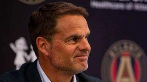 Frank de Boer: "Ridículo", pago igualitario a mujeres en el futbol