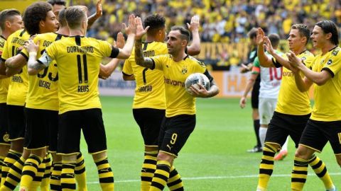 Borussia Dortmund golea al Augsburgo y lidera la Bundesliga