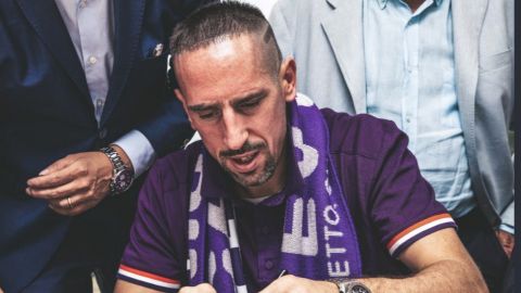 Franck Ribery firma con la Fiorentina