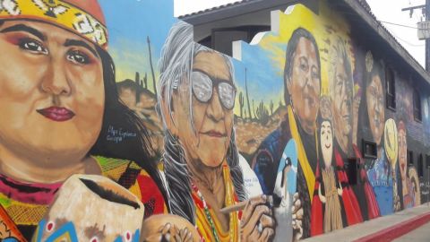 Rinden homenaje en mural a mujeres indígenas