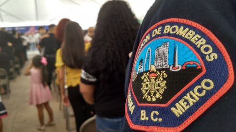 Agradece Sotomayor a bomberos por arriesgar sus vidas