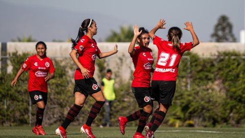 Remontada de Xoloitzcuintles femenil sobre Santos Laguna