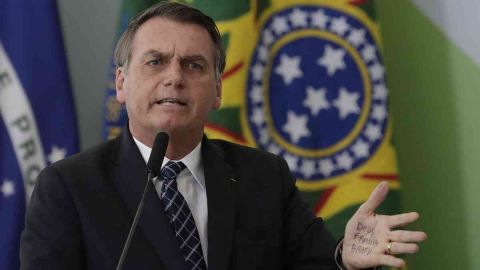 Incendios en Amazonía acorralan el discurso "antiambientalista" de Bolsonaro