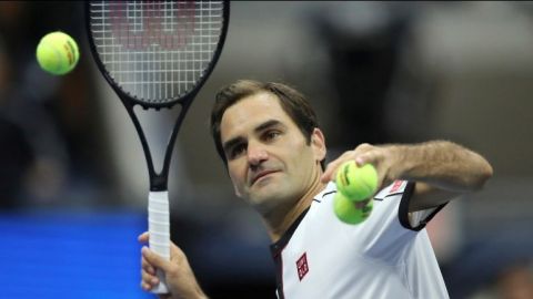 Federer titubea, pero avanza en el Abierto de Estados Unidos