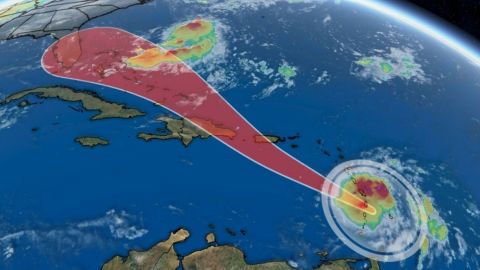 Dorian se aleja de Puerto Rico y avanza como peligroso huracán hacia Florida