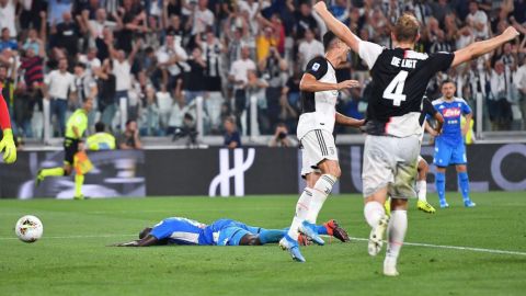 Anota Hirving "Chucky" Lozano pero Juventus le gana al Napoli