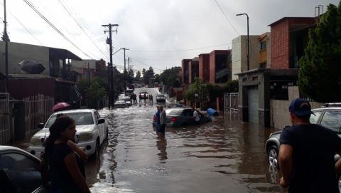 FOTOS: Tromba sorprende a tecatenses