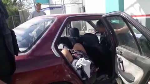 VIDEO: ¡BIEN! Apoyan Policías Municipales a mujer en labor de parto