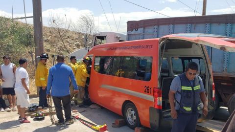 Choque deja varios lesionados en Valle de las Palmas