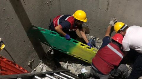 Cae trabajador desde el cuarto piso