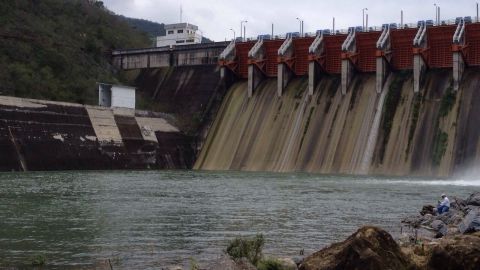 Abren compuertas de presa La Boca en Monterrey para evitar riesgos
