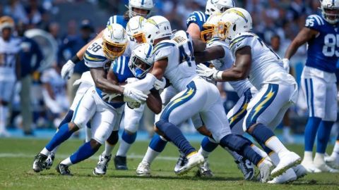 Chargers sufre pero vence a Colts en tiempo extra
