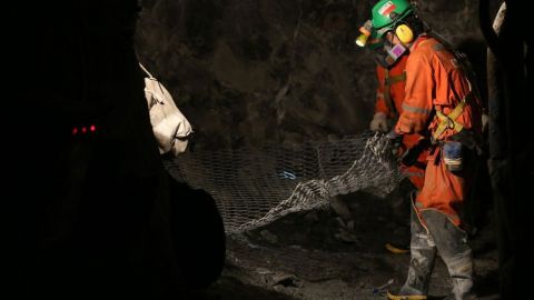 Un minero muerto y cuatro heridos tras derrumbe en una mina al norte de Chile