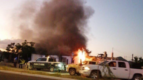 Grupo armado incendia casa con dos niños adentro en Sonora