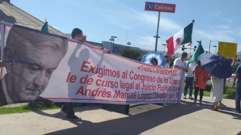 Protestan contra AMLO en glorieta Cuauhtémoc