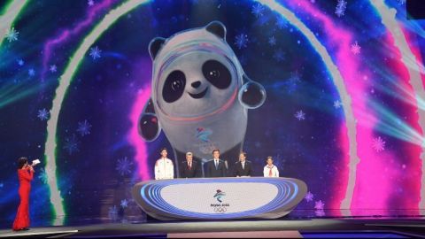 Beijing presenta mascota de Juegos de Invierno de 2022
